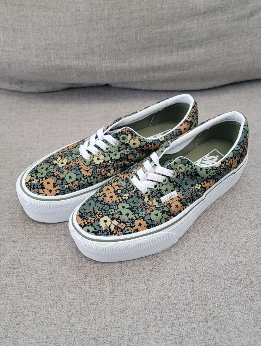 Women's Vans Era Stackform In Camo Floral Print NWOB